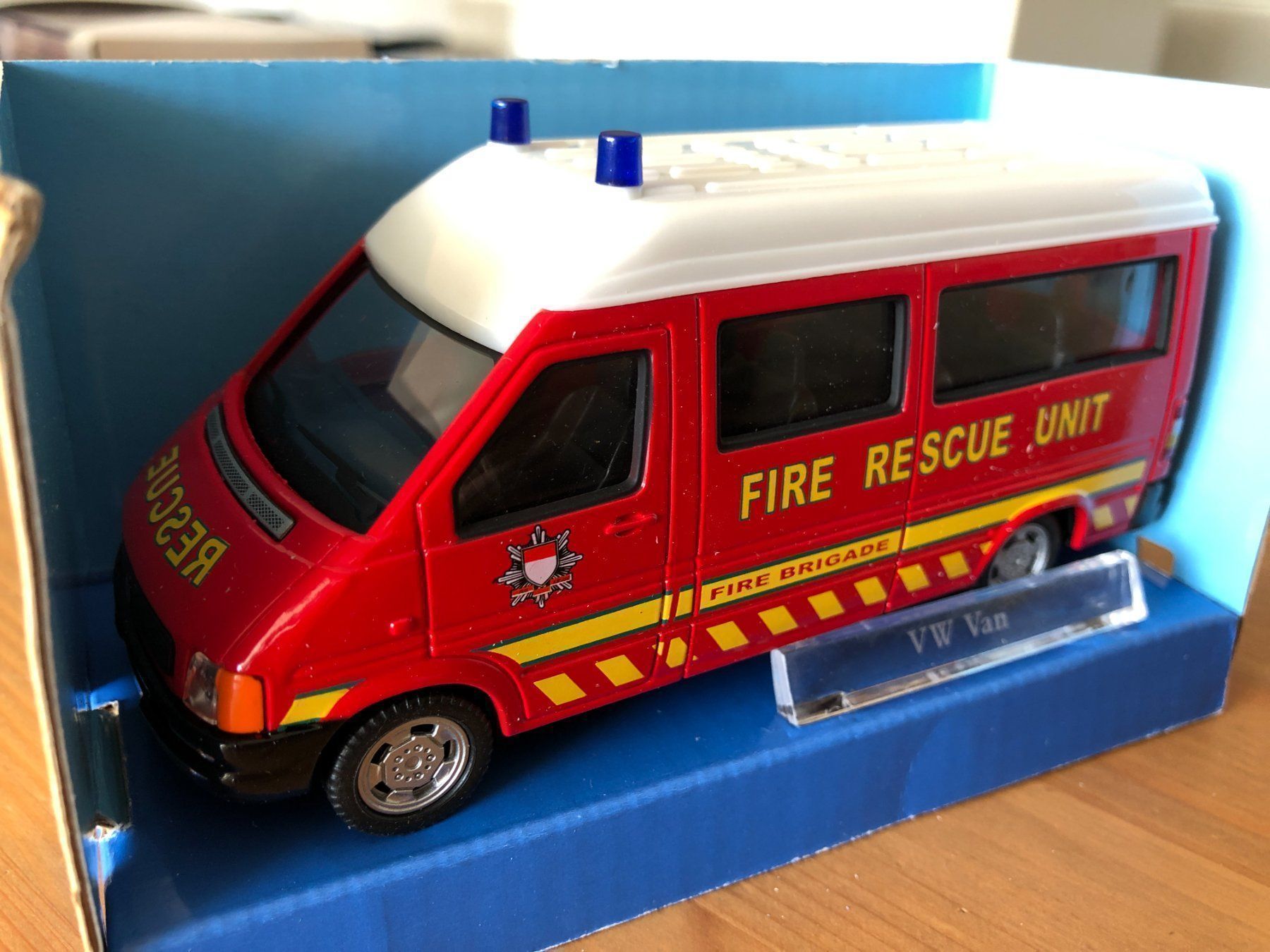 Volkswagen Modellini d'auto: 1/43 Cararama VW Van T4 Fire Resque Unit – Nuovo e nell'imballaggio originale da Meilen venduto da rdv_n7s9 1