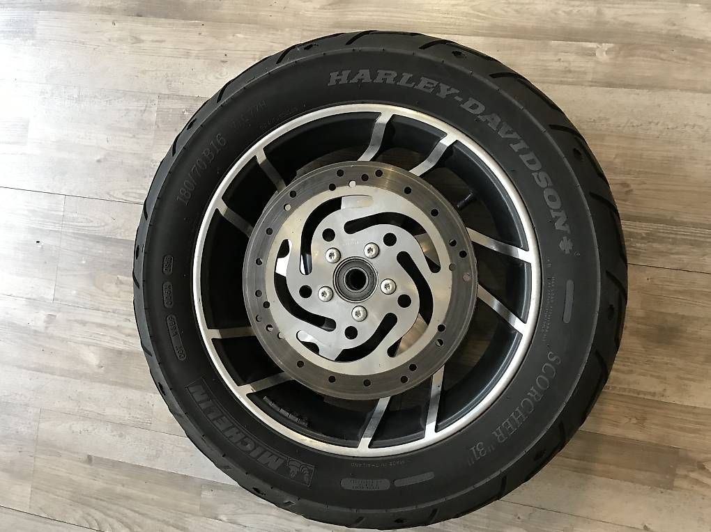 Pneus & Kompletträder: Harley Davidson Hinterrad Felge – Gebraucht aus Schlieren von motostyling