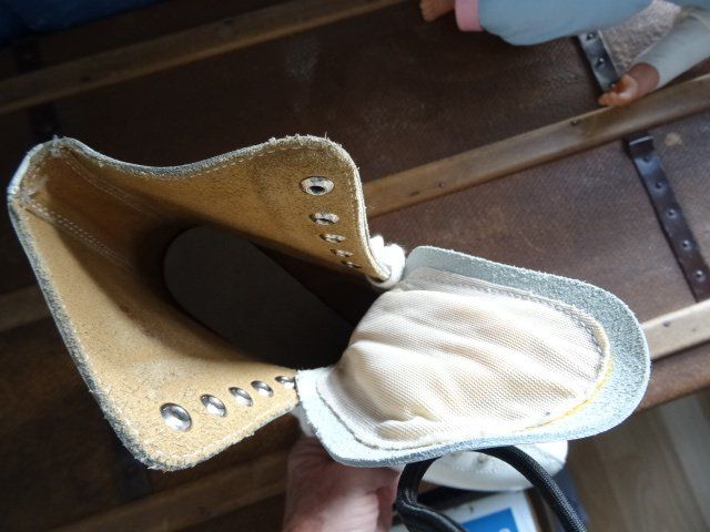 Pattini da ghiaccio: Schlittschuhe Damen Gr. 39 – Usato da Bazenheid venduto da Aebi55 3