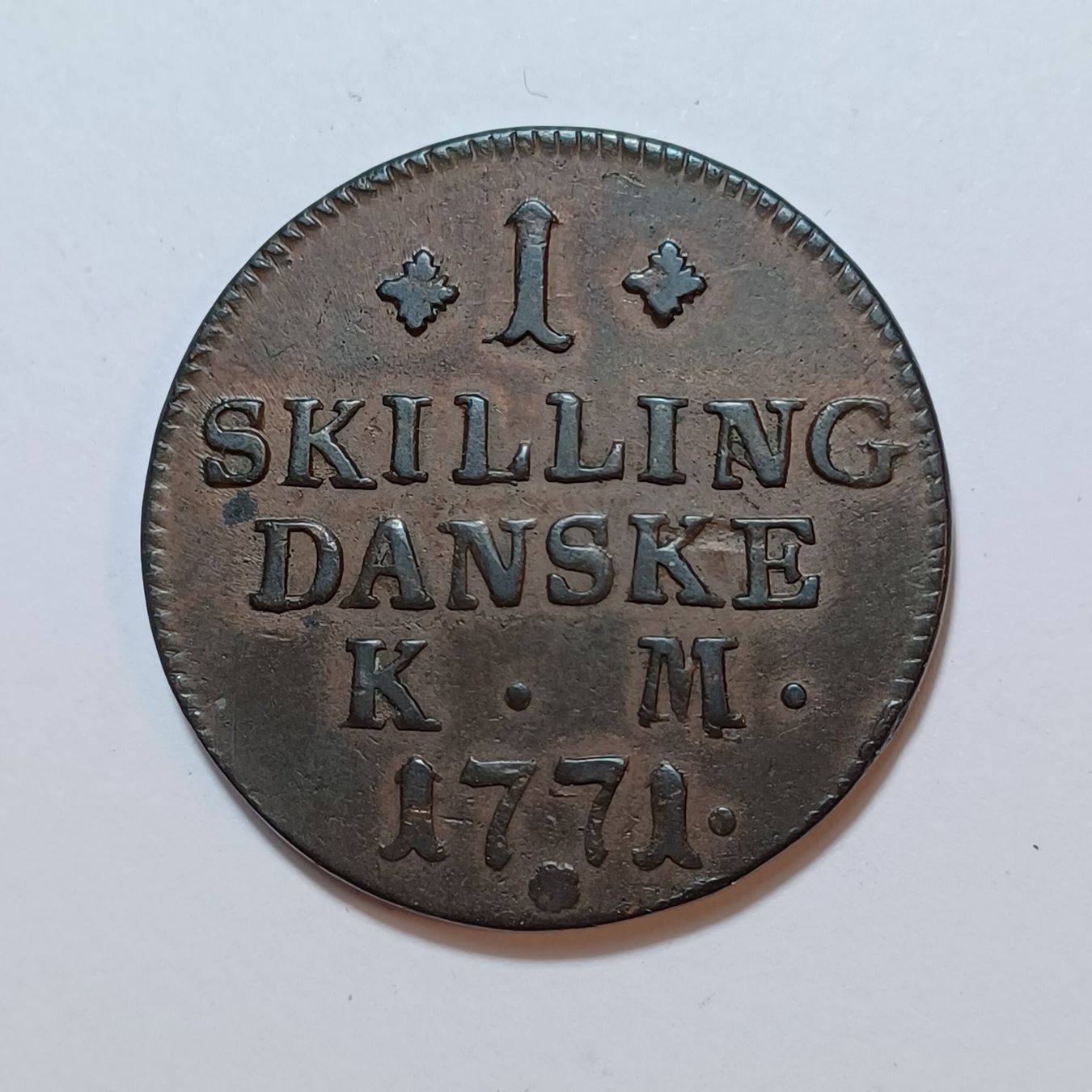 Tutti le monete: 1 Skilling 1771 Dänemark – Usato da Pfäffikon ZH venduto da Welt_Muenzen