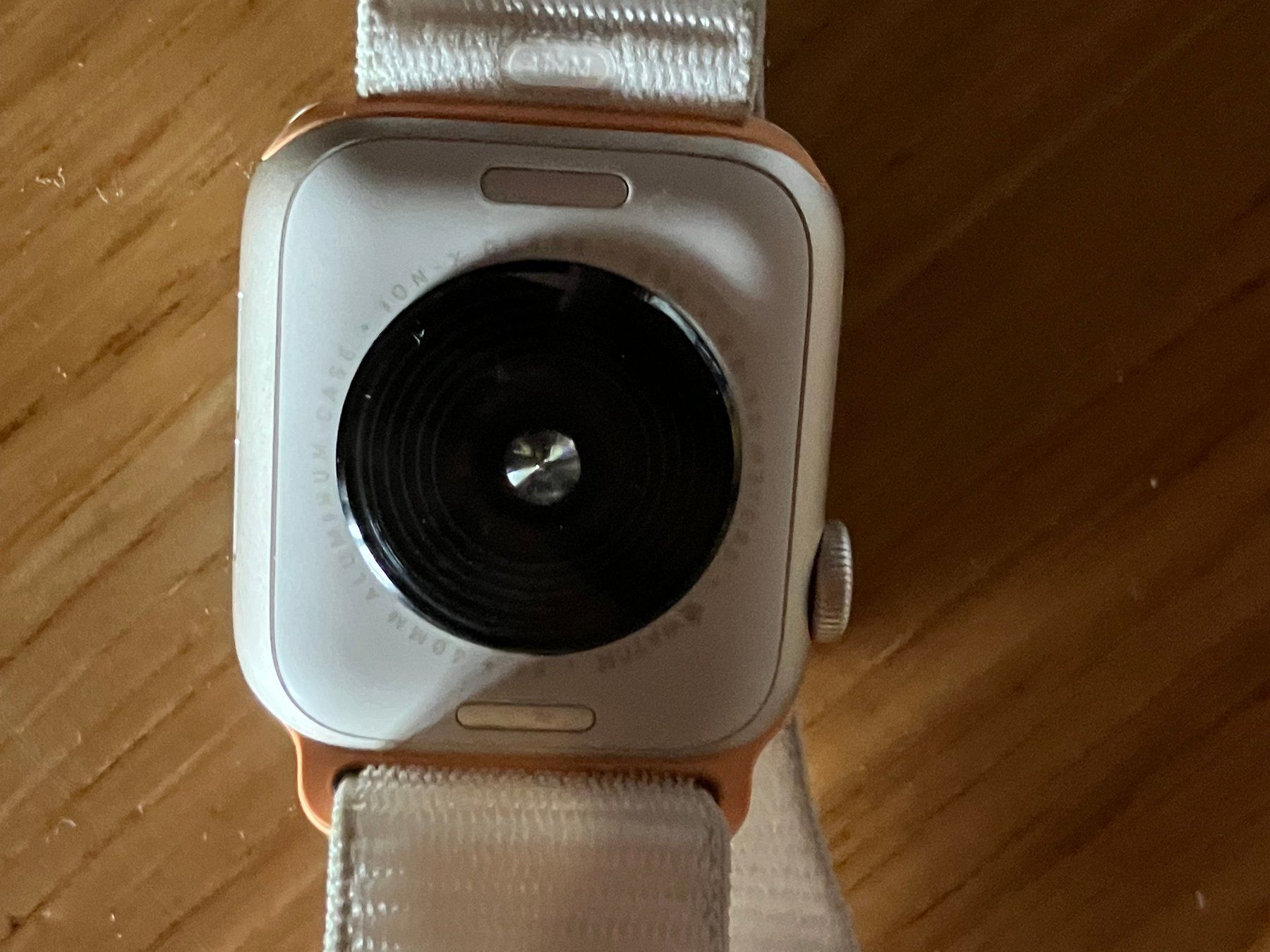 Apple Smartwatch: Apple Watch SE 40mm 2ème génération – Nuovo e nell'imballaggio originale da Ovronnaz venduto da LesBidochons 3