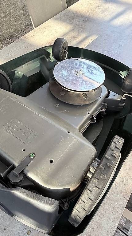 Tagliaerba: Mähroboter auto mower AC 220 Husquarna – Usato da Hombrechtikon venduto da Airbus-350 2
