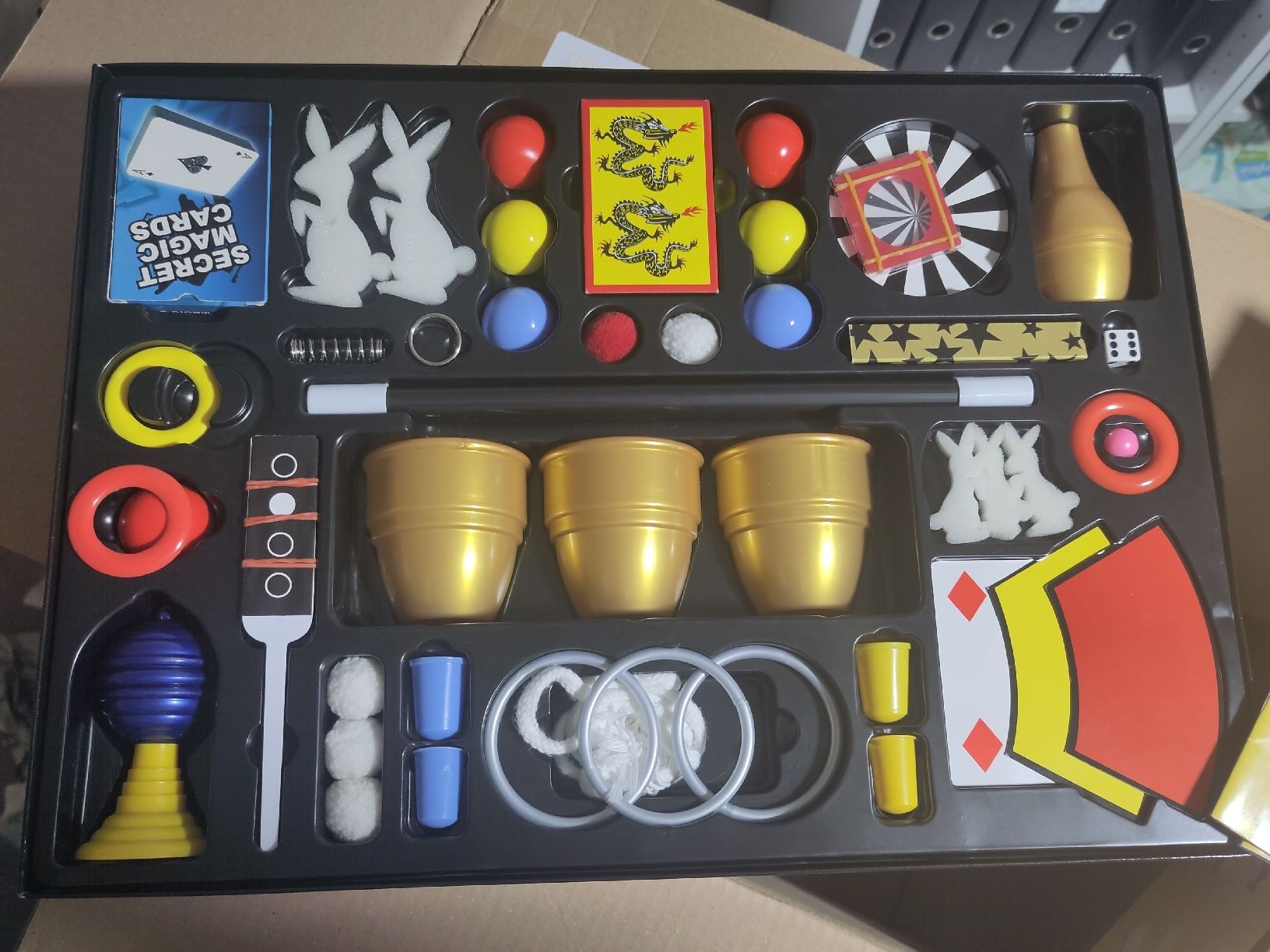 Kosmos Giochi: Kosmos, Die Zauberschule Gold Edition – Usato da Dettighofen Lengw. venduto da mai_75wt 2
