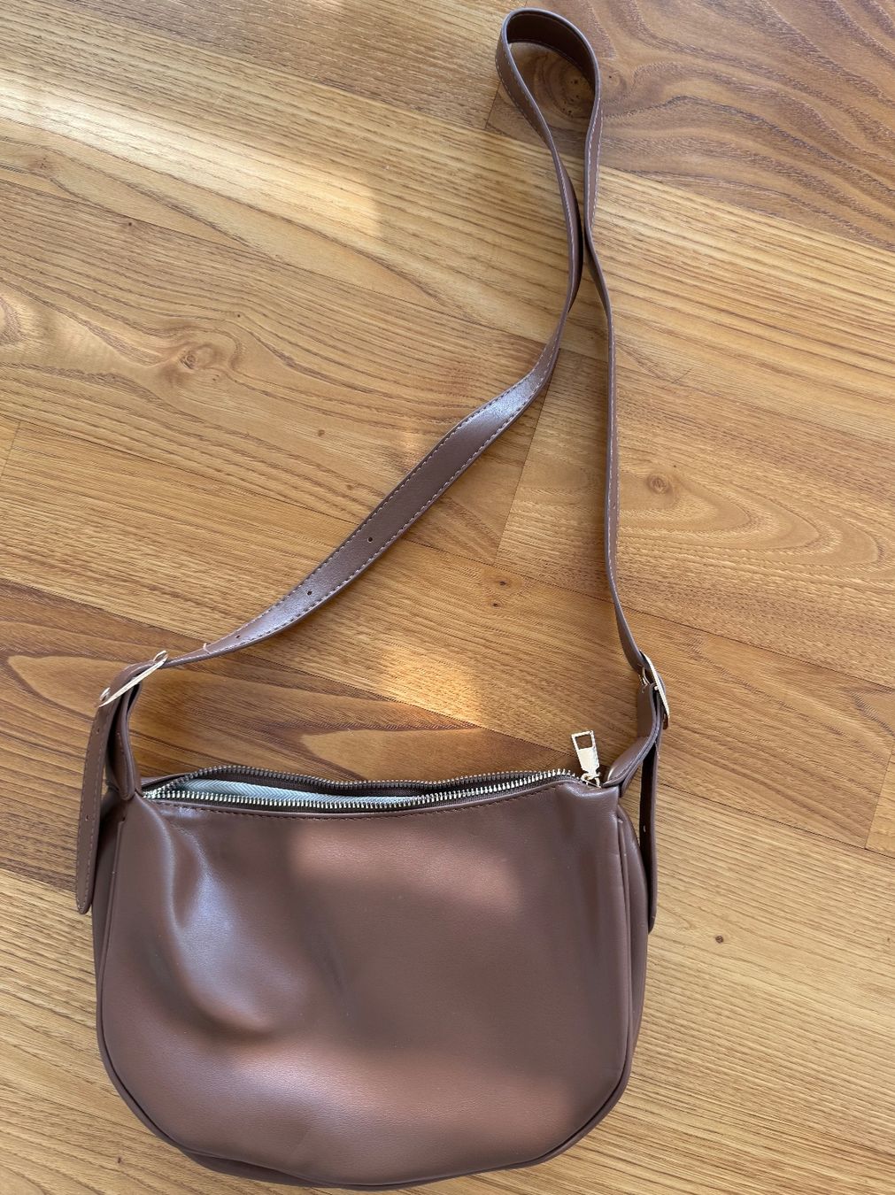 Taschen für Damen: Umhängetasche – Gebraucht aus Sissach von laura.x4