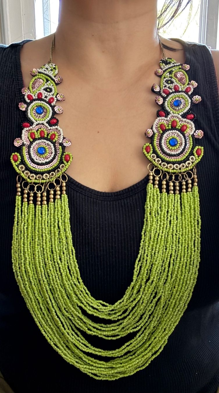 Ketten: Statement Necklace beaded green multi-strand Boho style – Gebraucht aus Zürich von kri_zhv2 1