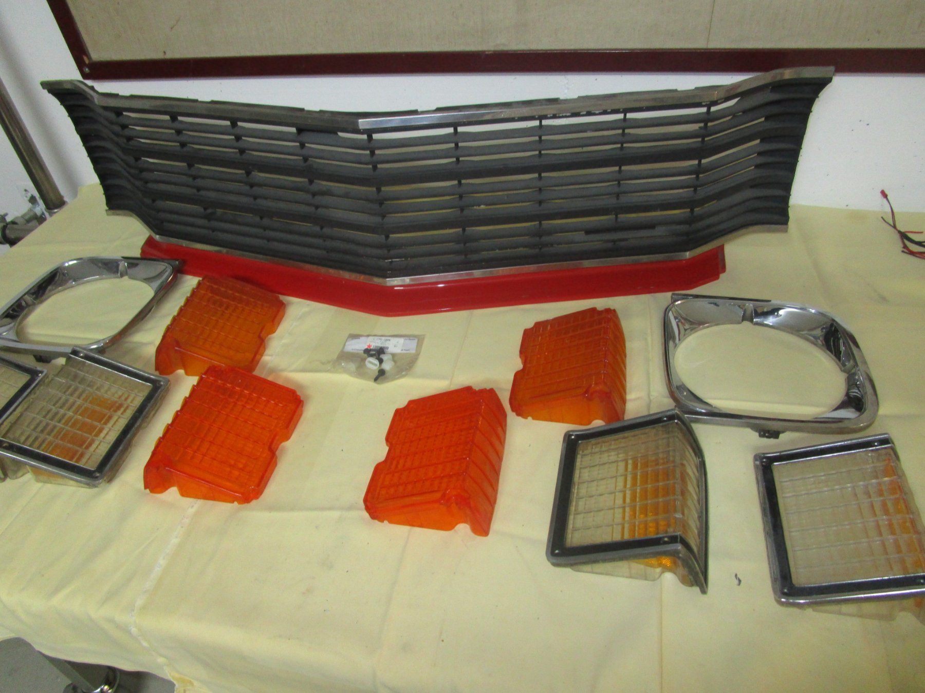 Chevrolet Alle Autoersatzteile: Chevrolet Chevelle 1972 Front Parts – Gebraucht aus Volketswil von Scoobi500 3