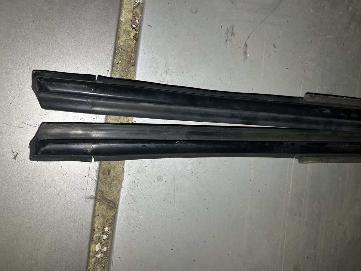 VW Tutti pezzi di ricambio auto: Golf2 Dachzierleiste – Usato da Gampelen venduto da ste_r6hj 4