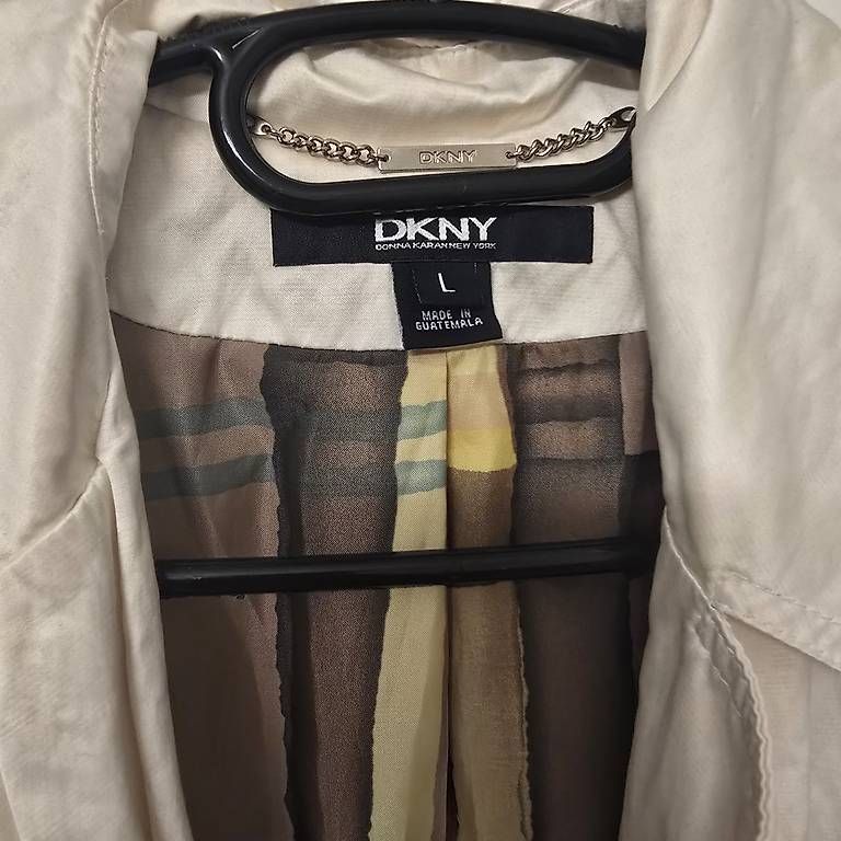 Cappotti: DKNY Trenchcoat – Usato da Basel venduto da DaniJohni 2