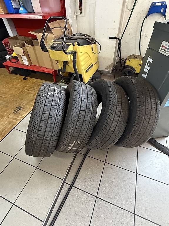 Pneumatici & Ruote complete: Continental 235/65 R16 C – Usato da Locarno venduto da Sciaki 1