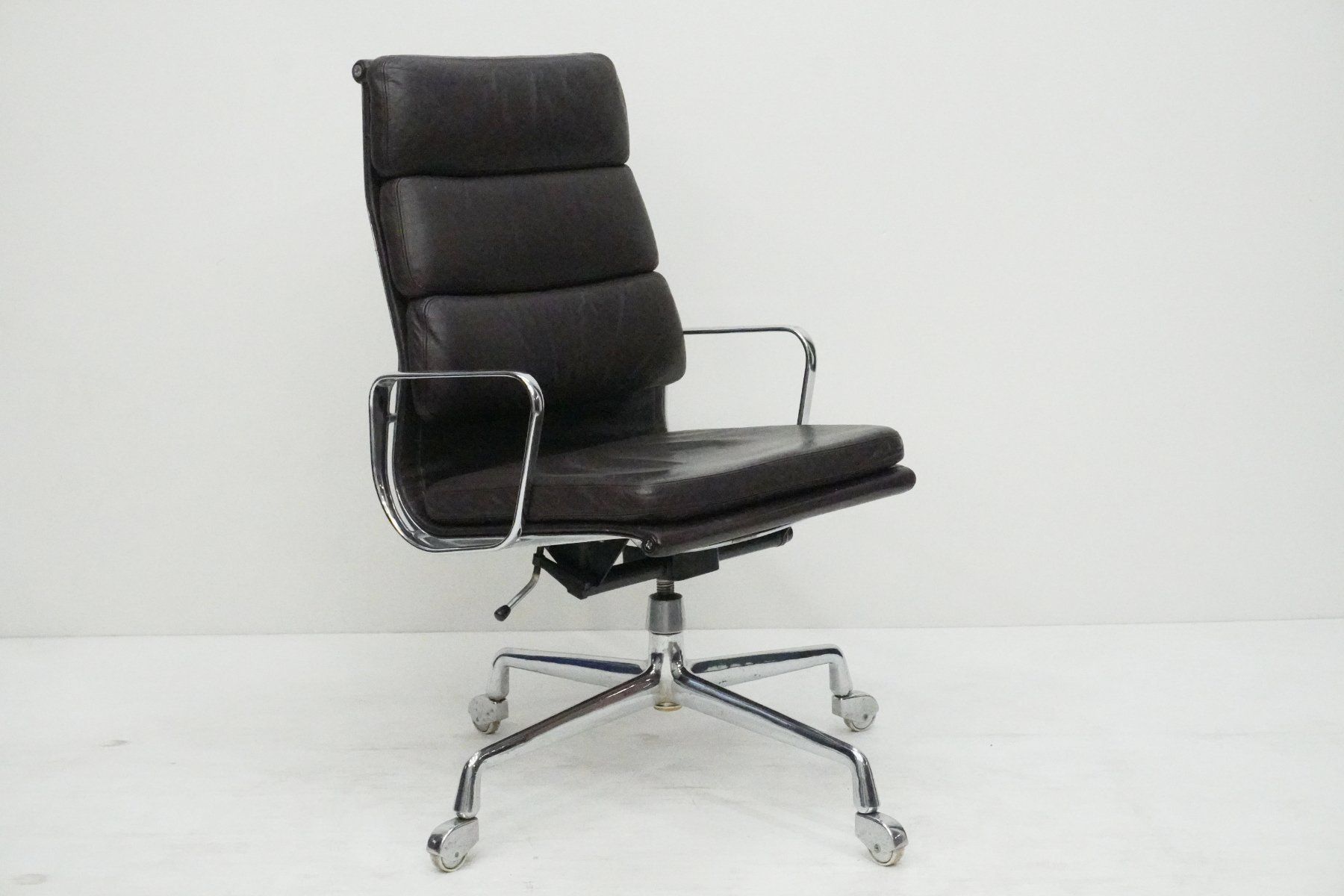 Herman Miller Sedie: Designklassiker Herman Miller Eames Soft Pad EA219 – Usato da Bad Zurzach venduto da QLASSIQ