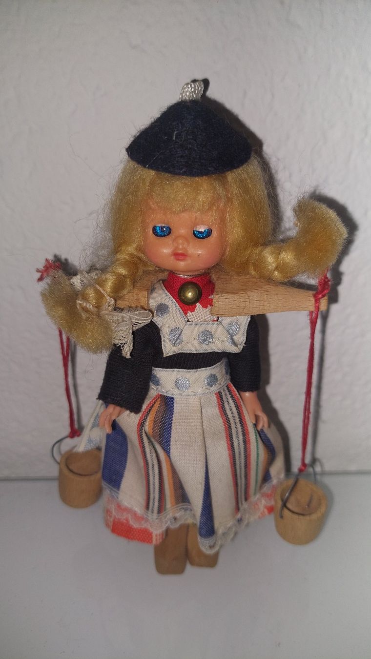 Puppen: Puppe Tracht Holland? – Gebraucht aus Erlinsbach von pfunky