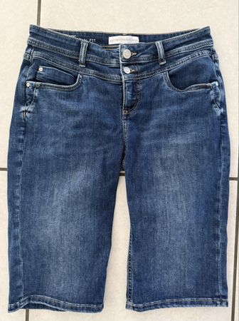 Denim Shorts / Bermuda Gr. 28 (36), sommerlich frisch!
