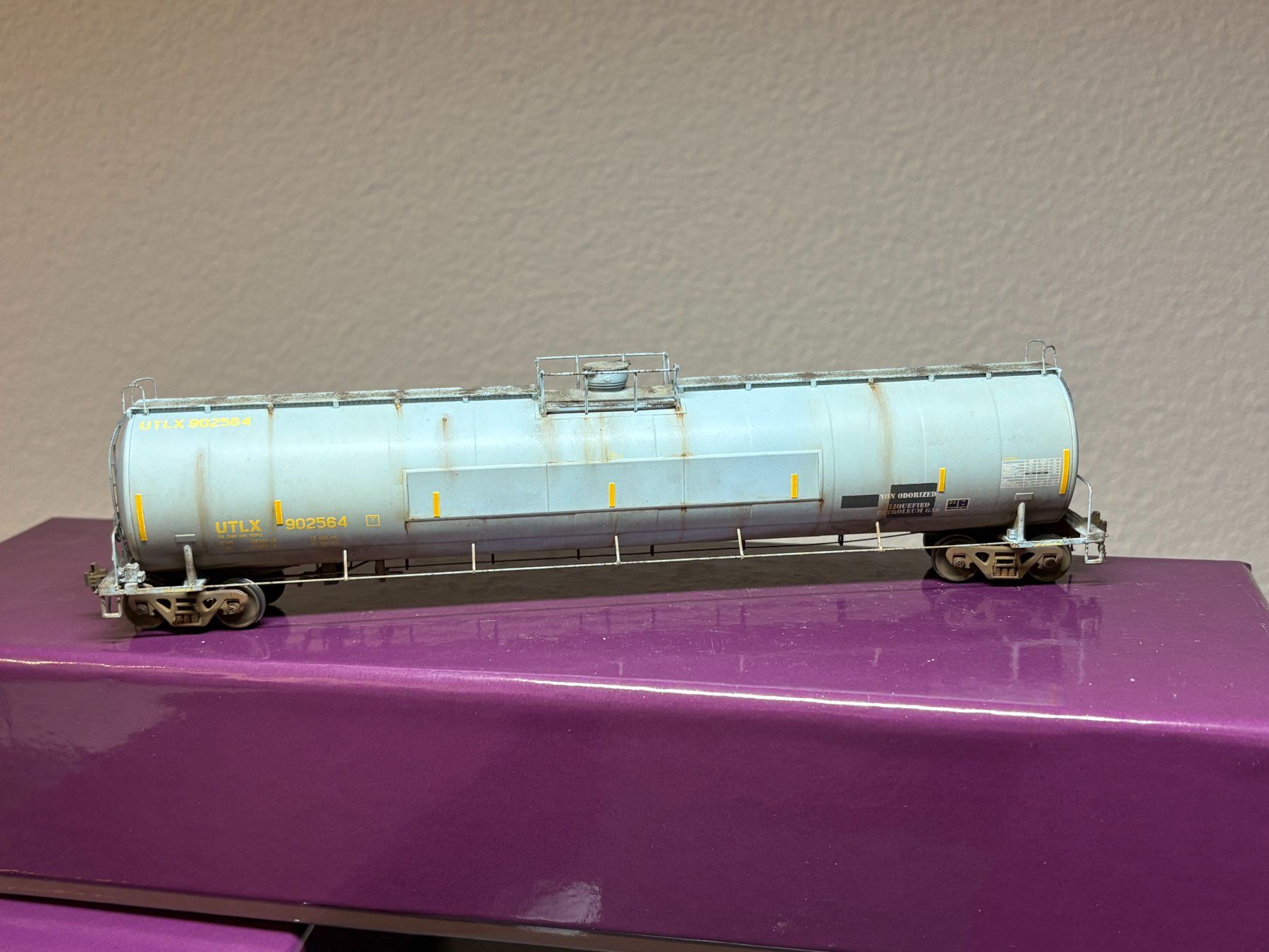 Athearn Modelleisenbahnen: Athearn Genesis LPG-Tankwagen mit Weathering – Neu (gemäss Beschreibung) aus Cham von scamps01 7