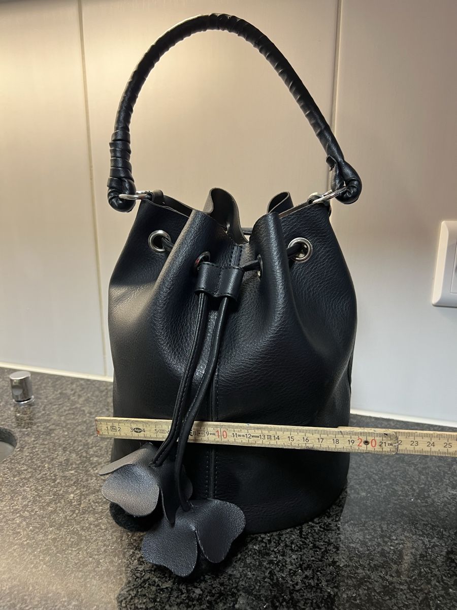 Borse: Schwarze Handtasche / Beuteltasche – Nuovo (secondo la descrizione) da Thörishaus venduto da yase03 3