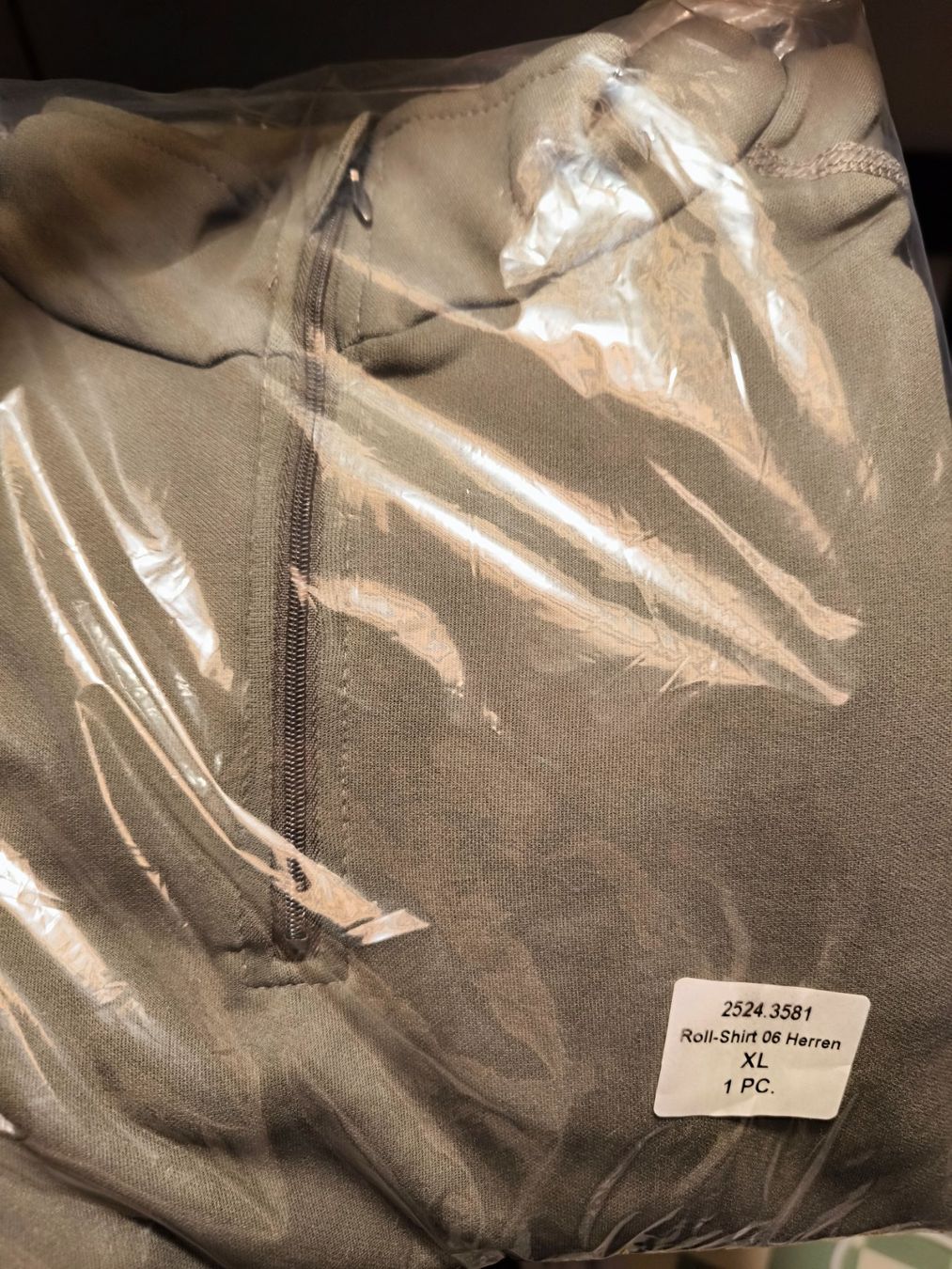 Schweizer Armee Maglioni & Felpe: NEU Militär Roll-Shirt 06 XL – Nuovo e nell'imballaggio originale da Zürich venduto da franfriedrich
