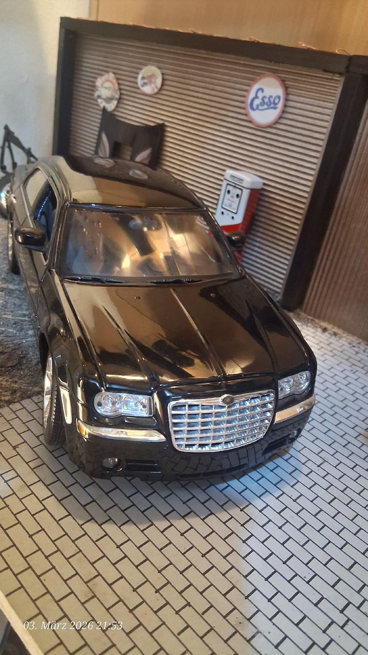 Maisto Voitures modèles: Chrysler 300C Hemi 1:18 – Neuf (Voir description) à Wolfenschiessen par 2-stroke-garage 1