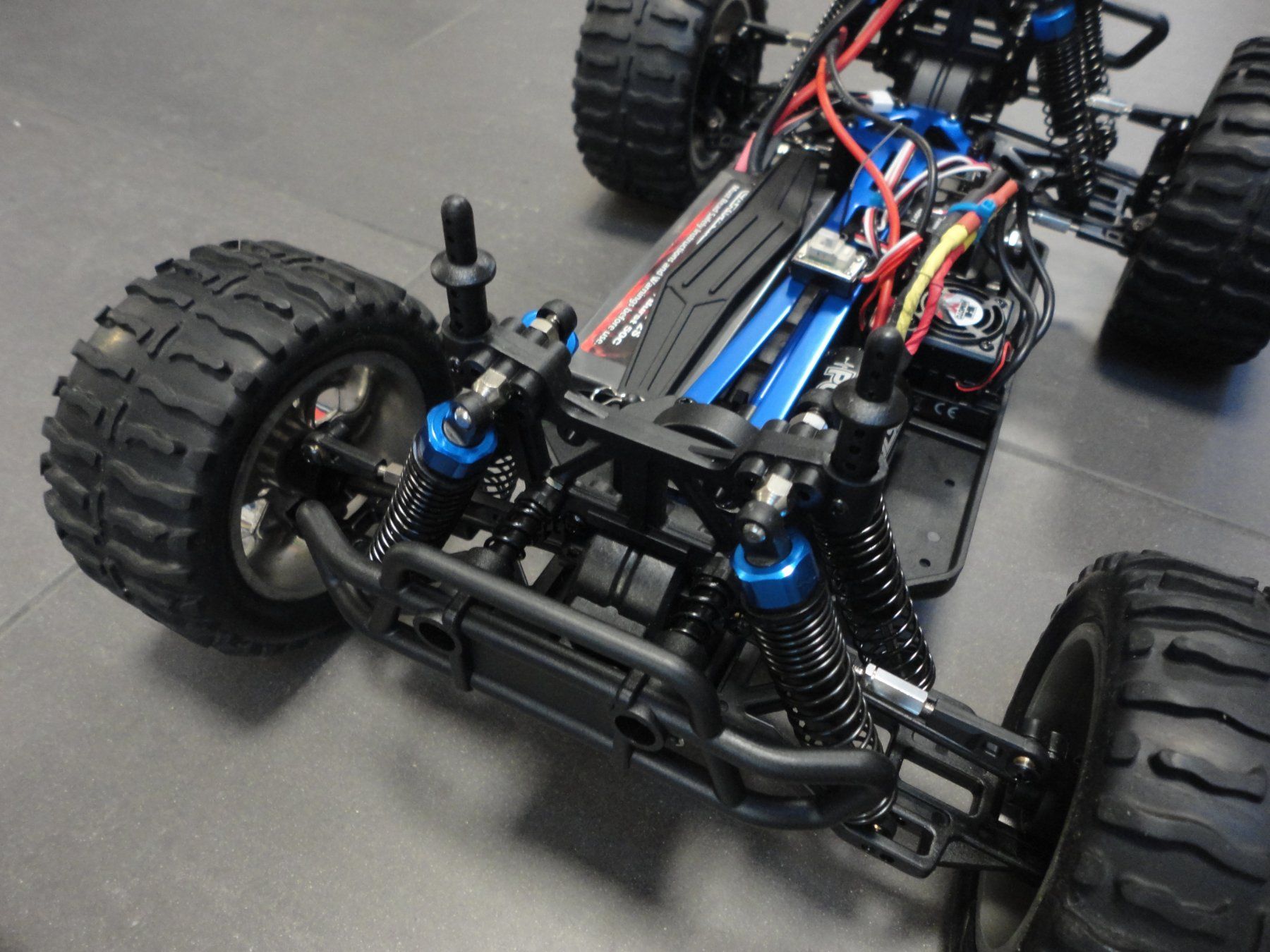 Modellismo RC: Monstertruck ca. 80kmh Neu Wechselfarbe – Nuovo e nell'imballaggio originale da Horgen venduto da RcModell 7