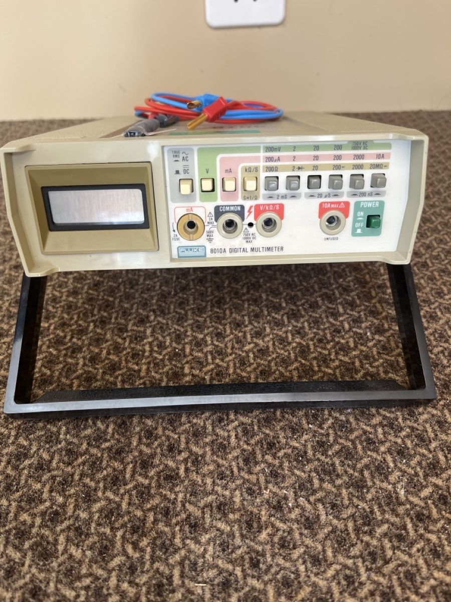 Misurare: Fluke 8010A Digital Multimeter inkl Kabel gebraucht – Usato da Gams venduto da Akgams