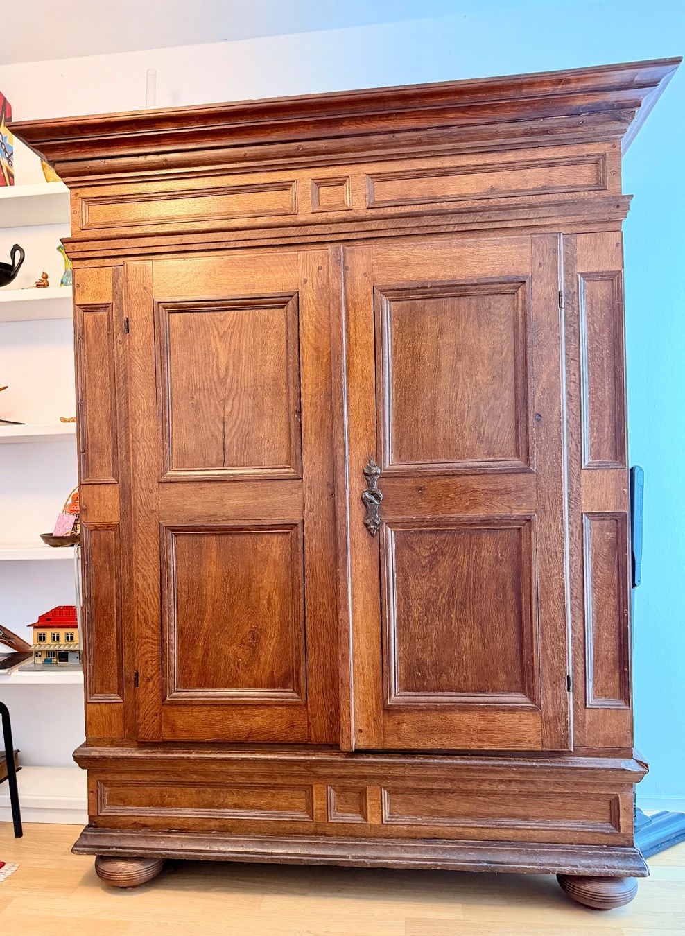 Armoires: Antiker Bauernschrank – D'occasion à Basel par Lithoklast 1