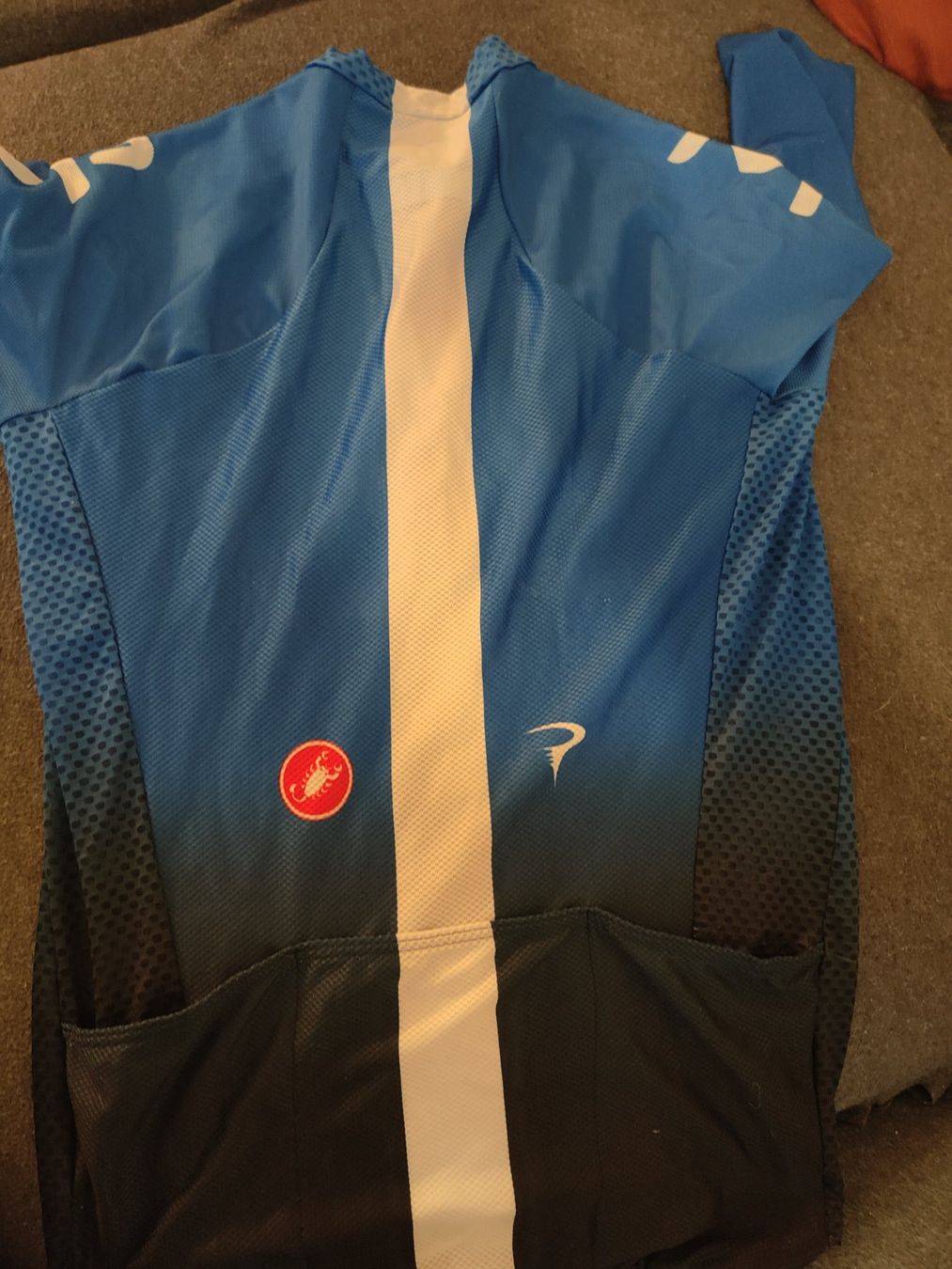 Castelli Leibchen & Hosen: Team Sky Trikot + Socken – Gebraucht aus Silenen von guinness92 1