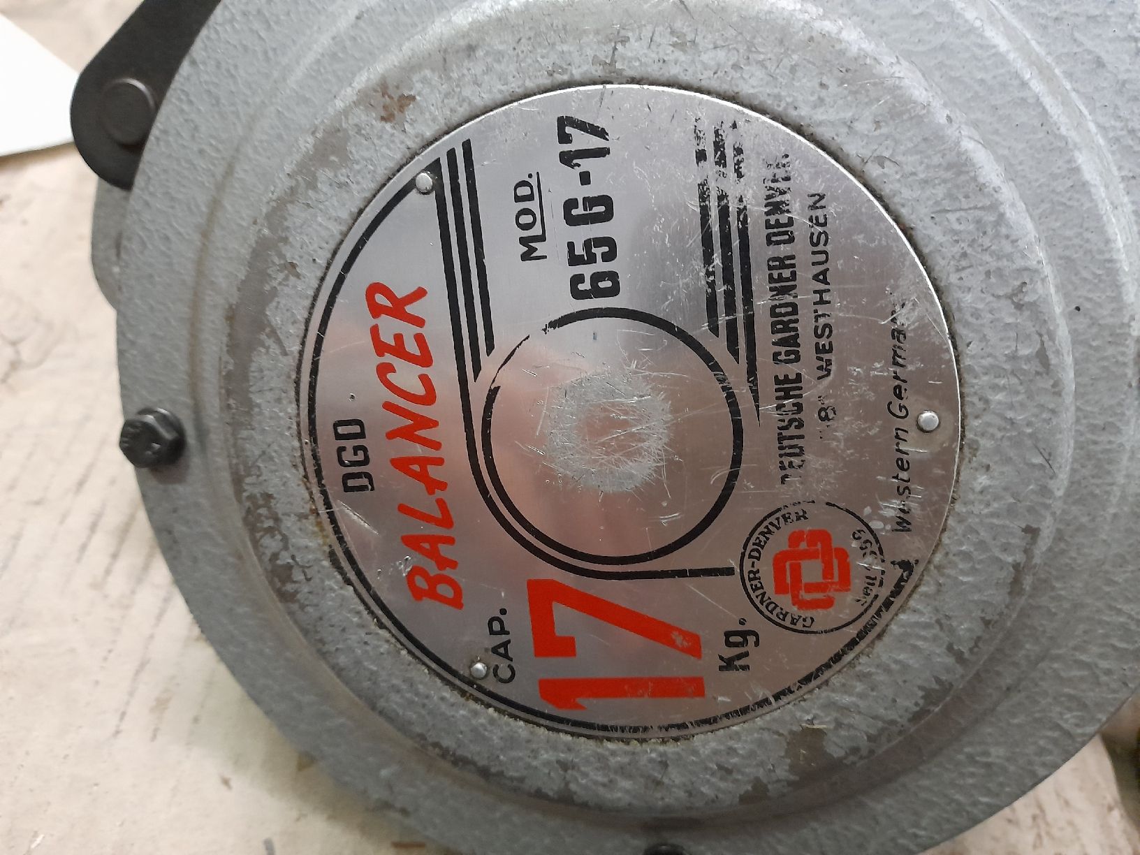Tutti gli attrezzi: Gewichtshalter DGD BALANCER Cap.17 kg Mod.65G-17 – Usato da Stetten AG venduto da K.B-Wa-Maschinencent 1