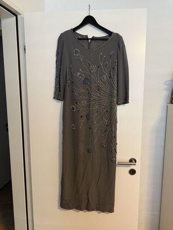 Elegantes, graues Kleid mit Stickereien, Grösse 42