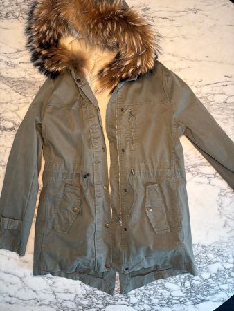 Parka femme kaki avec capuche fourrure – Chaude – bon etat