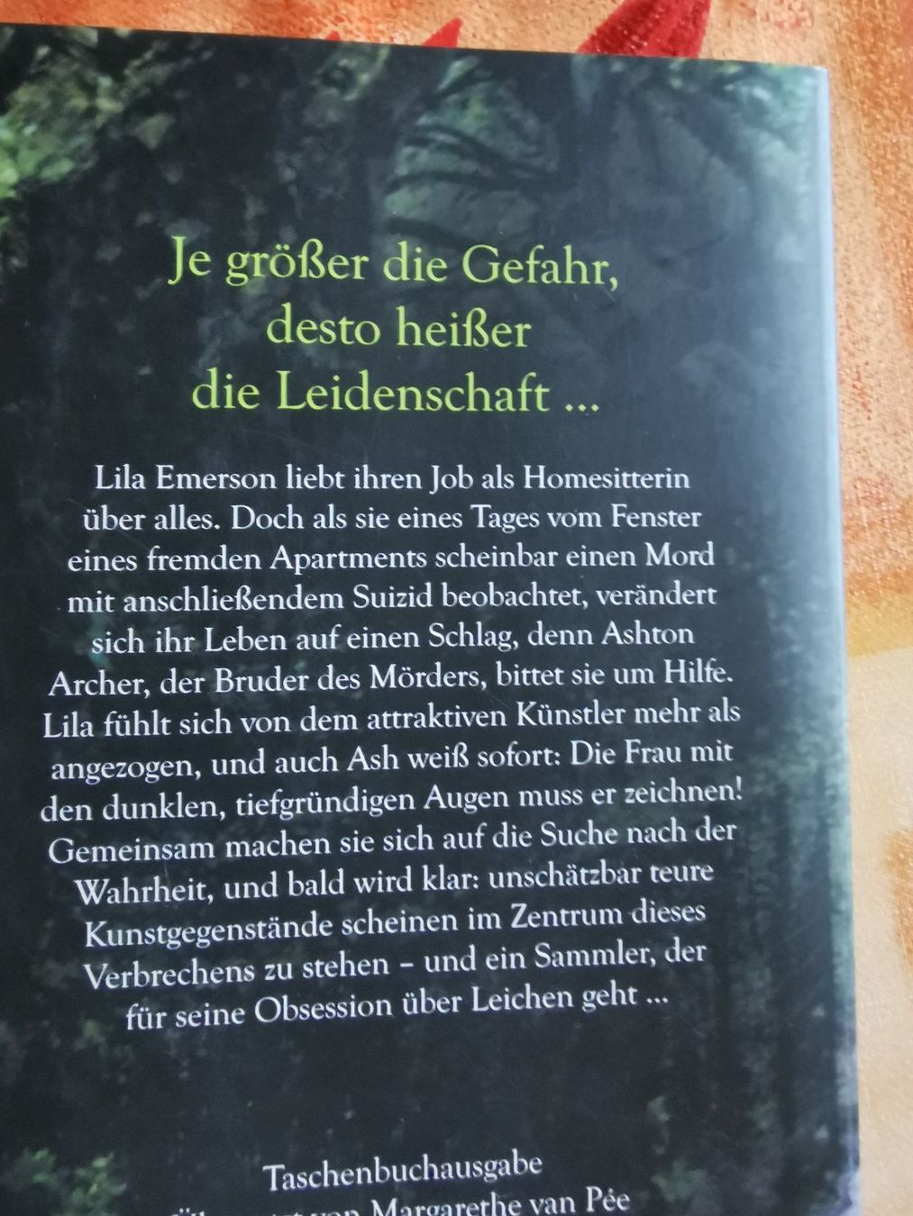 Libri: Nora Roberts, Ein dunkles Geschenk – Usato da Kölliken venduto da mar5742 1