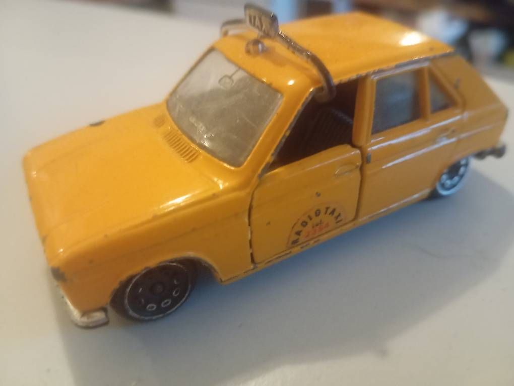 Peugeot Voitures modèles: Peugeot 104 Taxi – D'occasion à Basel par Petergunn