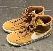 Nike Schuhe beige