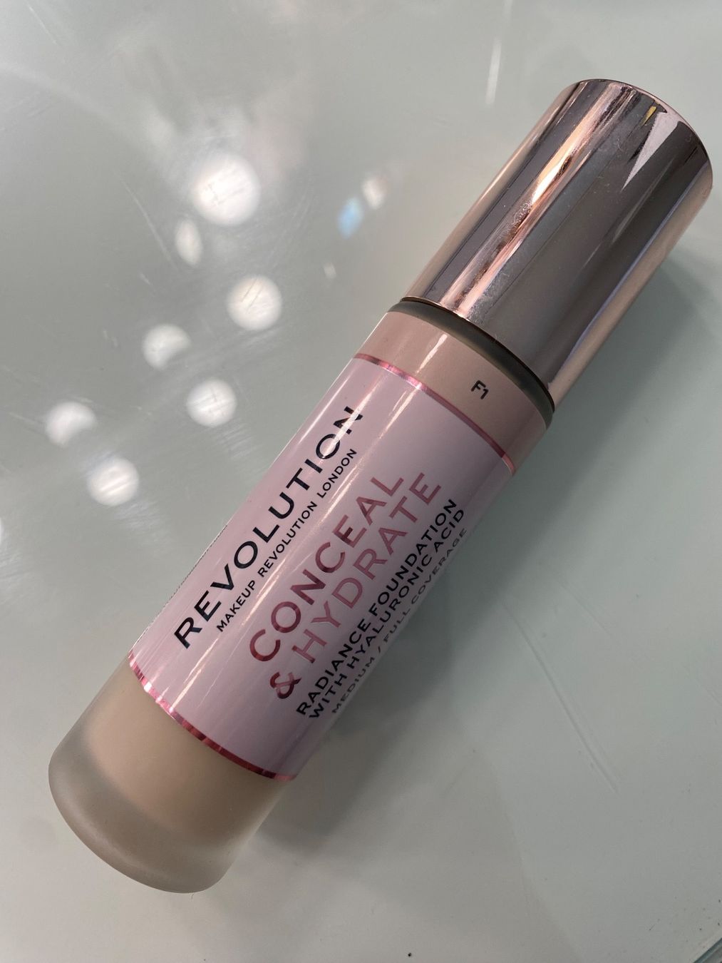 Make-up: Fond de teint - Makeup Revolution – Gebraucht aus Chavannes-près-Renens von elobrgs