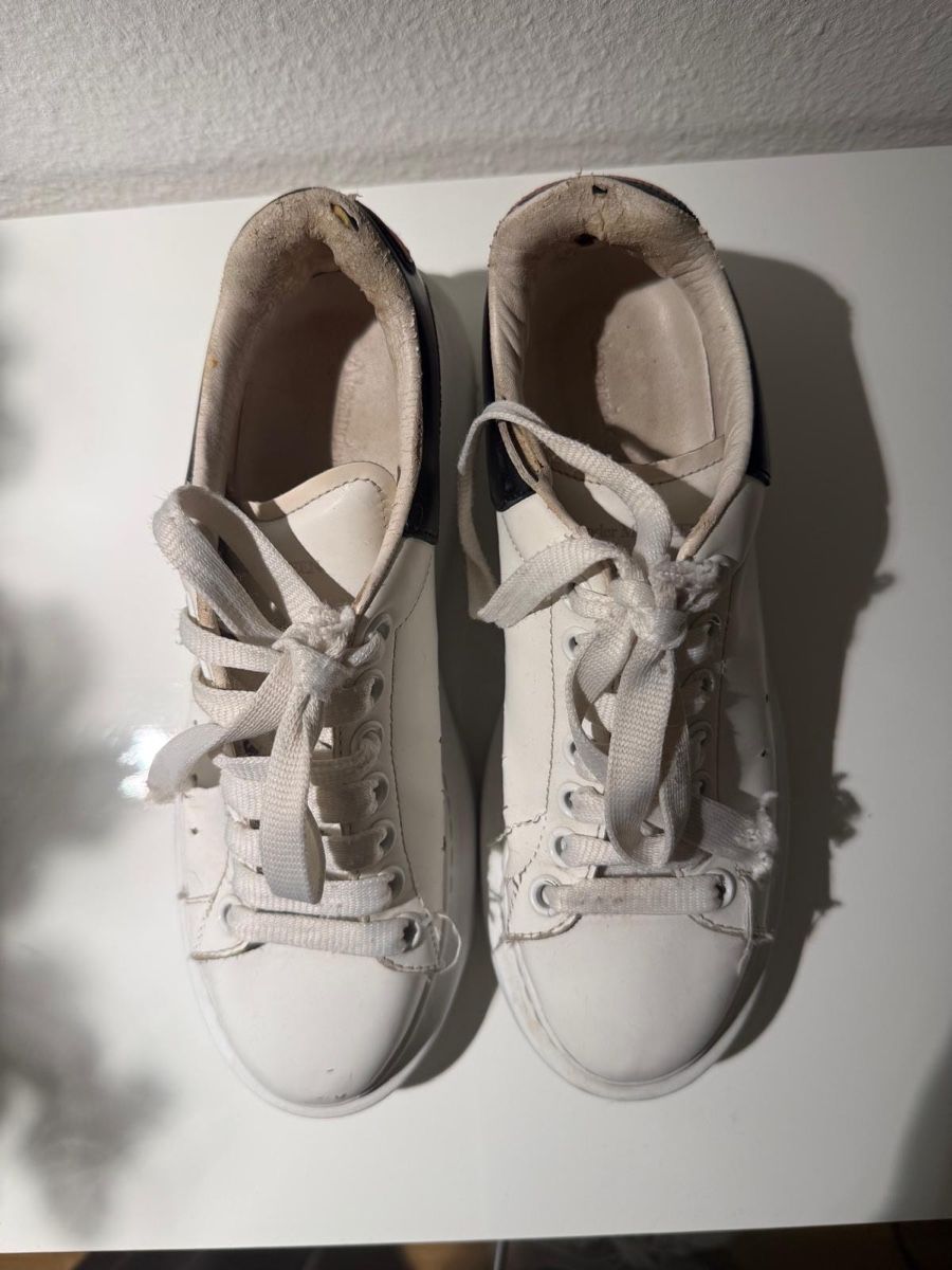 Alexander Mcqueen Damenschuhe: Alexander McQueen Herz Sneaker – Gebraucht aus Herisau von ogkosta 1