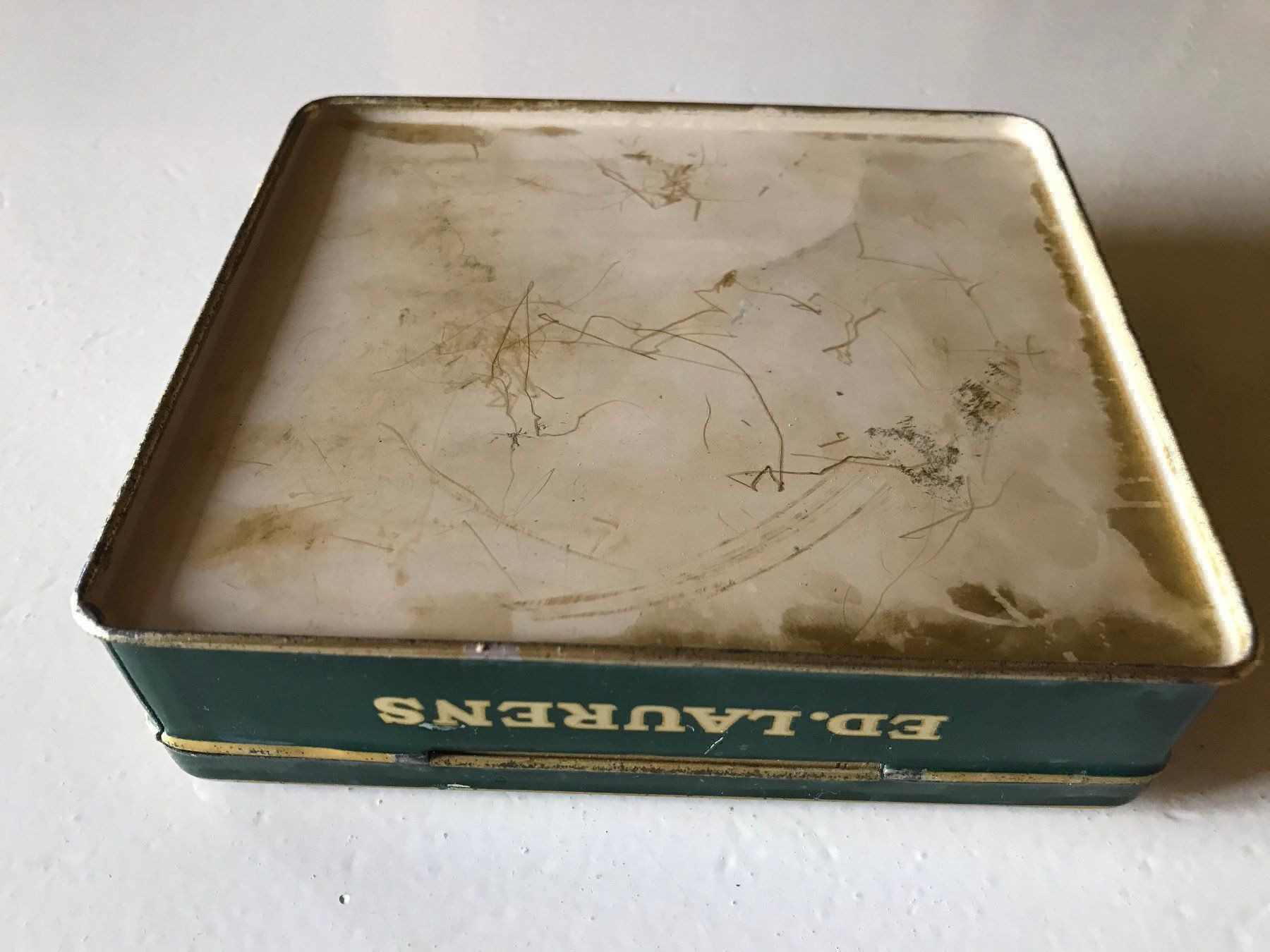 Tabacchi: Ancienne boite à cigarettes Ed.Laurens – Usato da Ste-Croix venduto da mjmg 2
