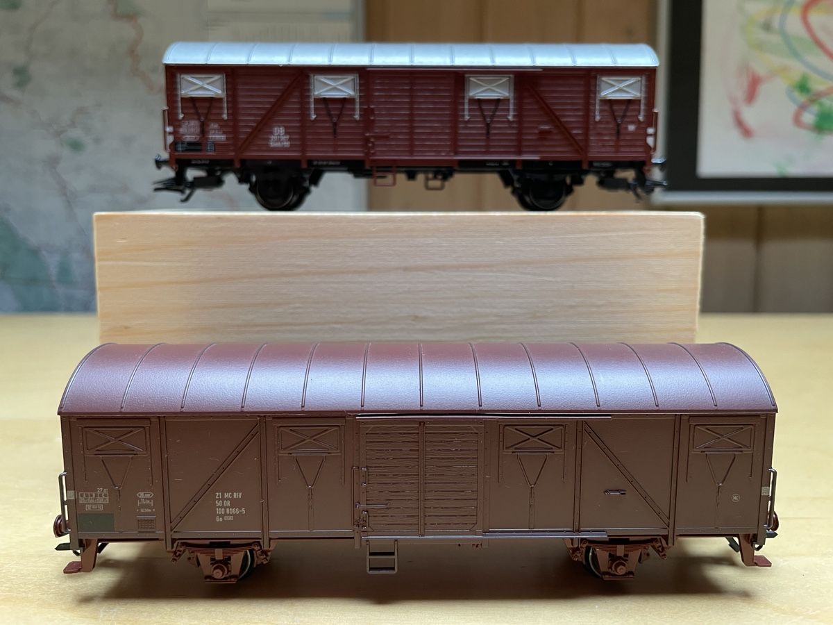 Märklin Modelleisenbahnen: 2 Märklin gedeckte Güterwagen DB DR – Gebraucht aus Rickenbach ZH von u2540 1