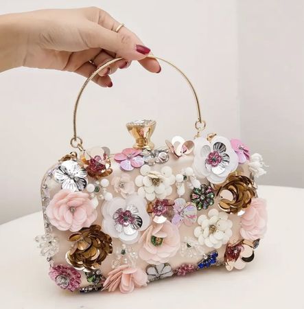 Wunderschöne Clutch mit Blumenmuster - Perfekt für Feste!
