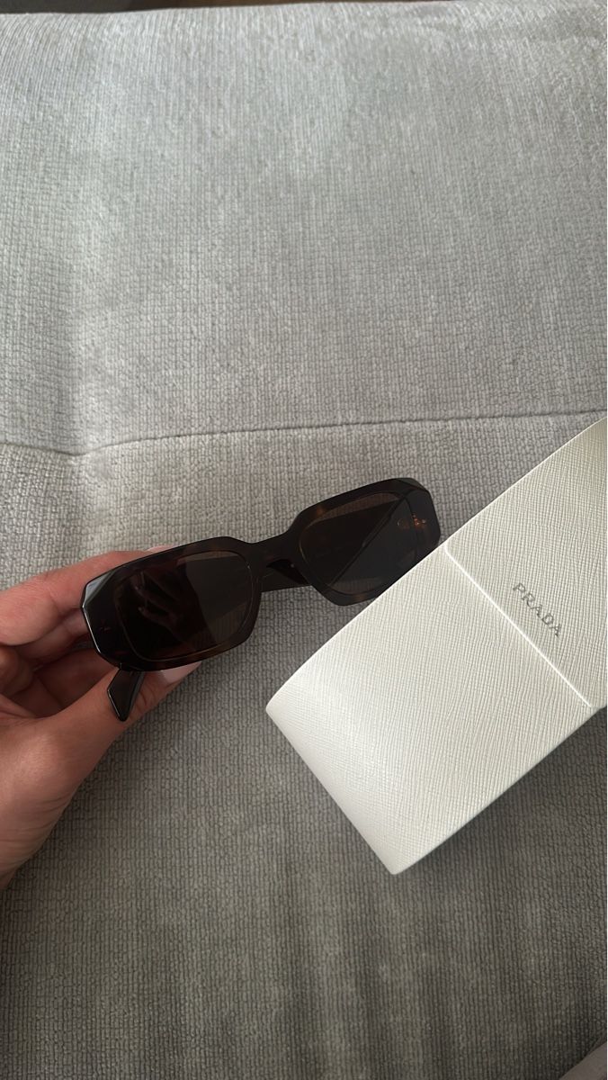 Prada Occhiali & Lenti: Prada Sonnenbrille – Usato da Wängi venduto da Samira.mht 2