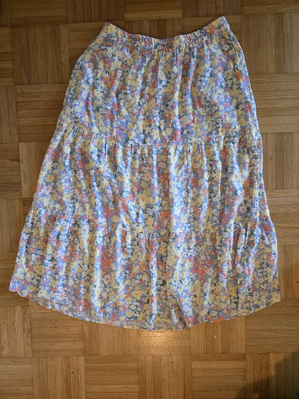 Röcke: Sommerlicher Rock mit Blumenmuster, Grösse 38, luftig leicht – Gebraucht aus Horw von Zedy01