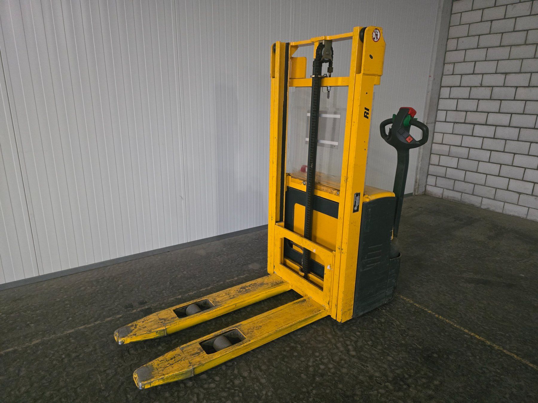 Jungheinrich Carrelli elevatori e a forche: Stapler Jungheinrich EJC 110 Hub 250cm – Usato da Amriswil venduto da basstempel