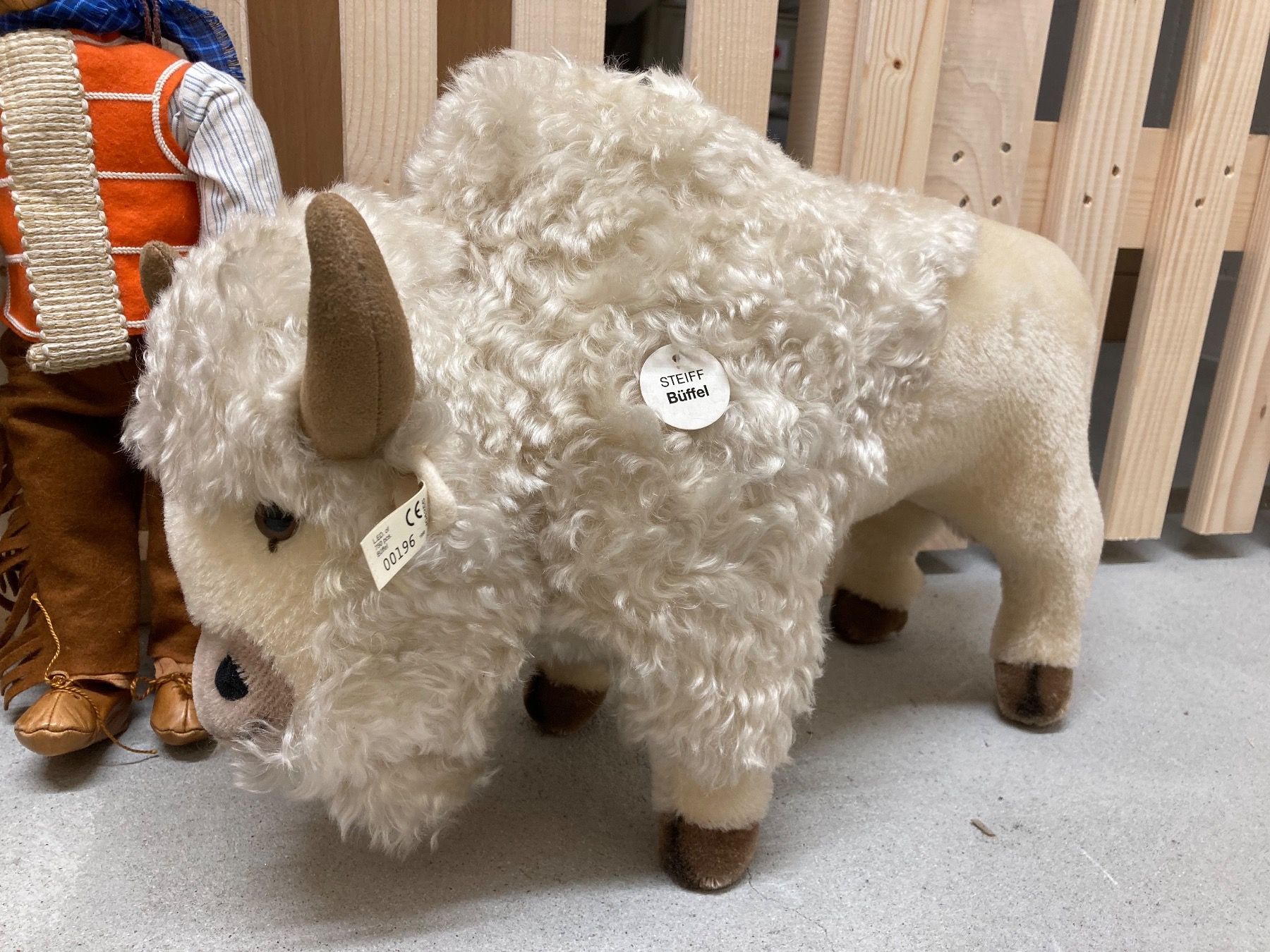 Steiff Puppen: STEIFF Filzpuppe INDIANER MIT BÜFFEL – Neu (gemäss Beschreibung) aus Kernenried von larisu 2