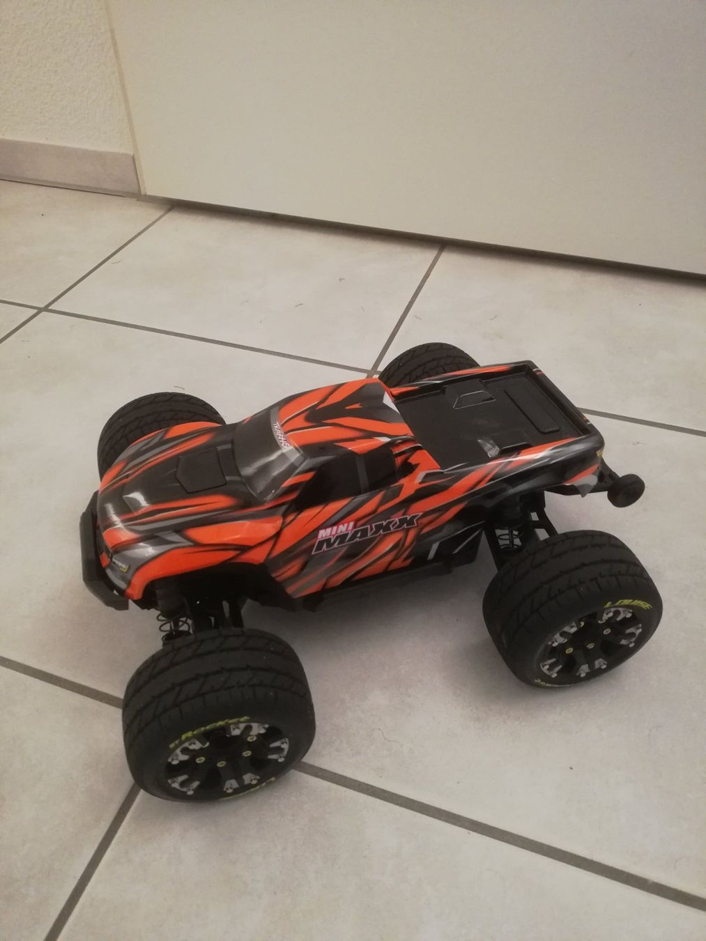 Traxxas Modellismo RC: Traxxas Mini Maxx – Usato da Steffisburg venduto da Helipilot73