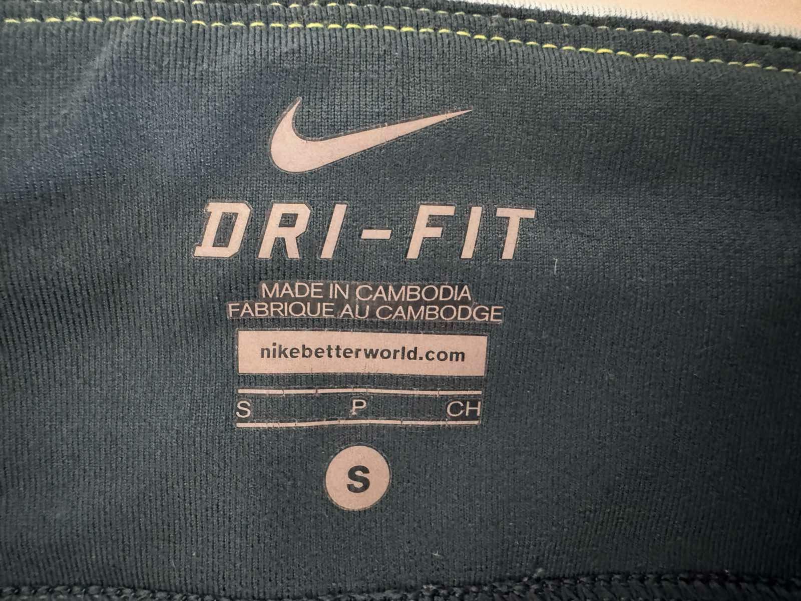Nike Pantaloni: Nike Shorts in Grösse S – Usato da Wettingen venduto da ObradovicJelena 3