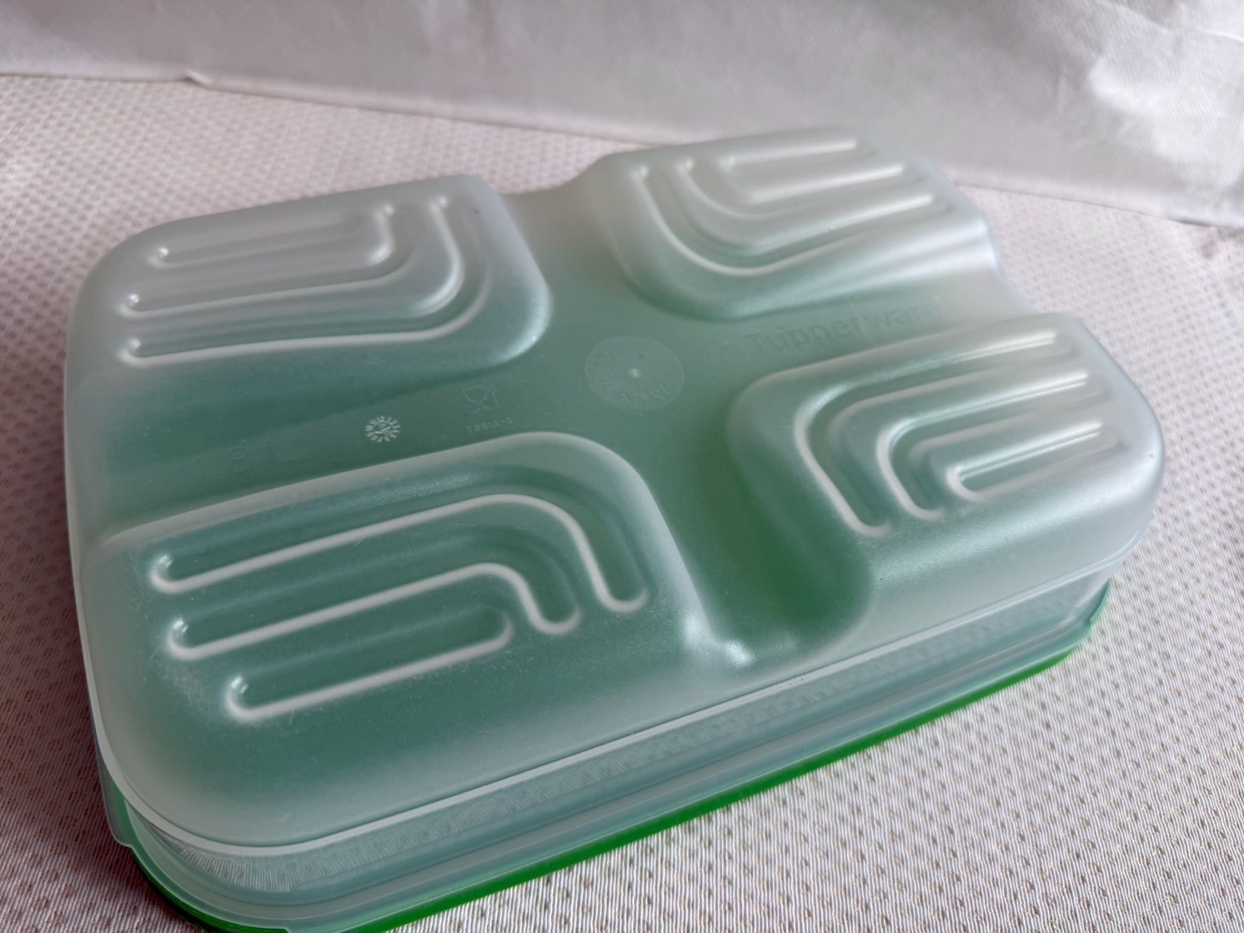 Tupperware Behälter & Ähnliches: Tupperware - boîte - 1,8L - vert – Gebraucht aus Sion von accroshoes 3