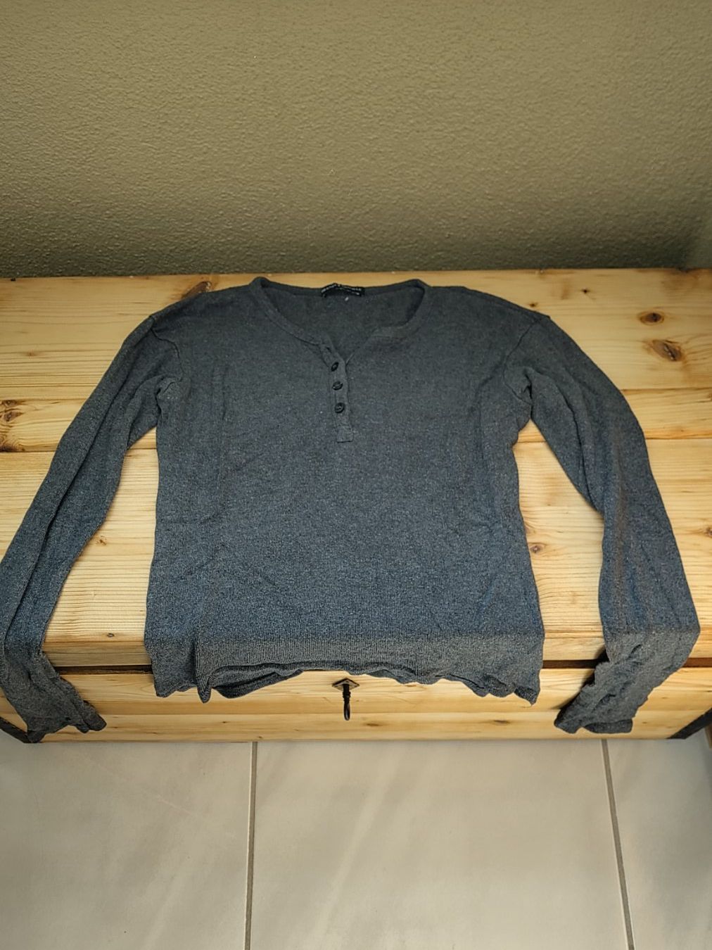 Pullover & Sweatshirts: Zwei Langarmshirts / dünne Pullover – Gebraucht aus Stäfa von mic_b7td 1