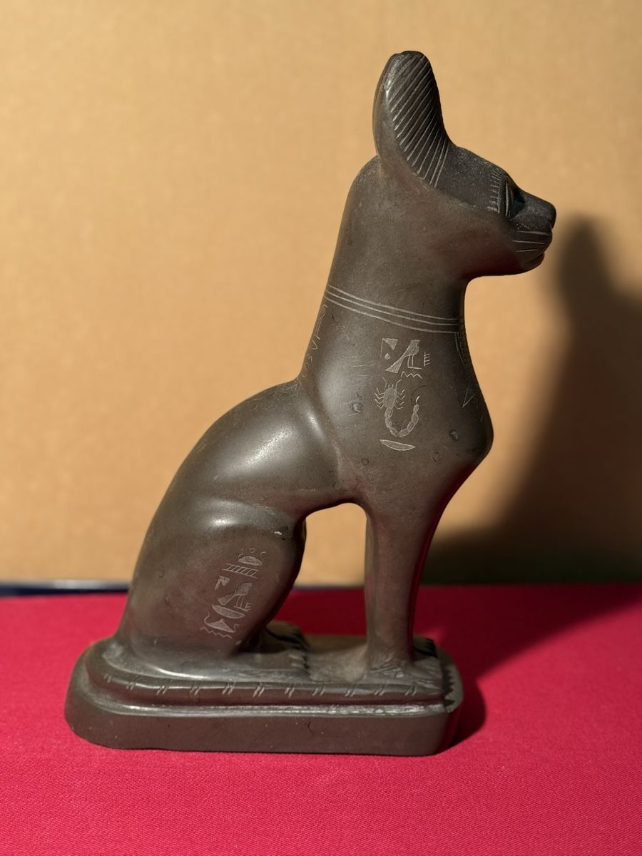 Statuette: Unique Egyptian Cat Statue, Ancient Design & Engravings – Usato da Lausanne venduto da vas_cdb2 2