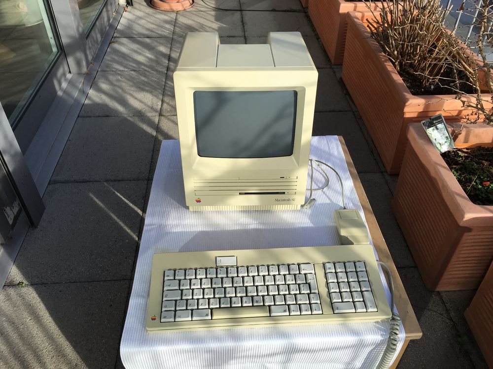 Macintosh SE classic 1Mb RAM 800k drive 20SC HD