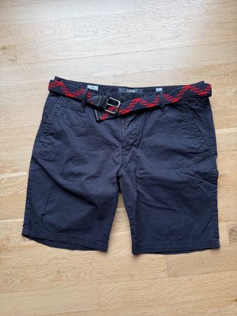 Neuwerige S. Oliver Chino Herren Shorts mit Gürtel (Gr. 33)