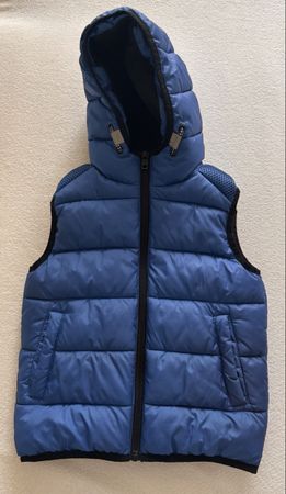 Wattierte Kinderweste/Gilet mit Kapuze, Grösse 110