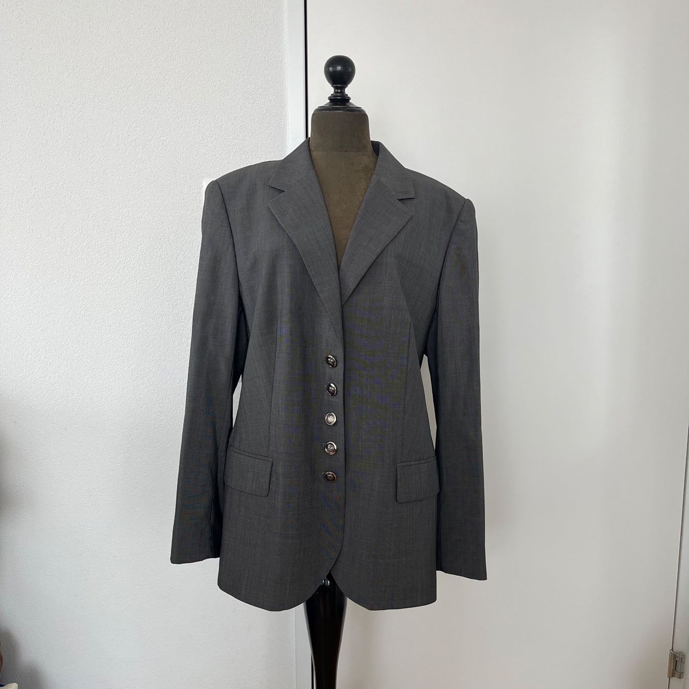 Escada Jacken: Escada Blazer – Gebraucht aus Zug von Grc999