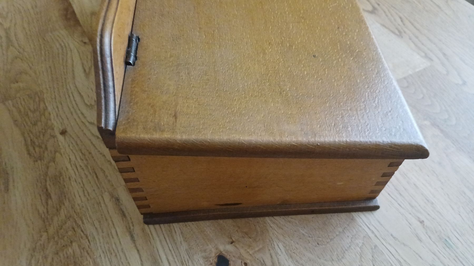 Articoli in legno: Alte Schuhputz Kiste – Usato da Flawil venduto da Naphtali 1