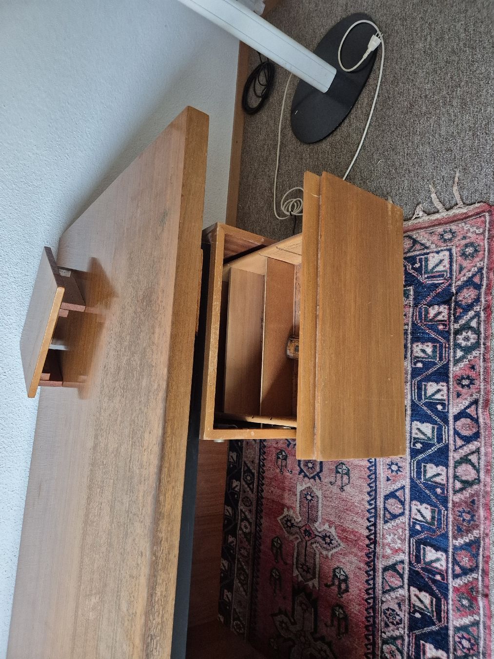 Scrivanie: Bürotisch mit Aktenschubladen – Usato da Rorschach venduto da lomil 3
